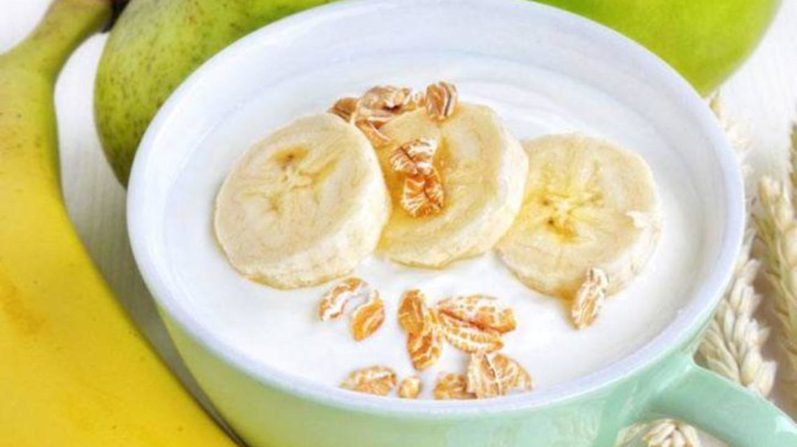 • Bununla birlikte muz, içeriğindeki prebiyotikler olan fruktooligosakkaritlerle bağırsaktaki probiyotik (yararlı ) bakterileri besleyerek daha sağlıklı bir bağırsağa ve güçlü bir bağışıklık sistemine sahip olmamızı sağlar. Bilinenin aksine kabızlık tedavisinde de ishal tedavisinde de kullanılabilecek bir meyvedir.Bağırsakların ikinci beynimiz olduğunu düşünürsek mutlu bağırsak mutlu bir insan demek ve muz da bağırsakları mutlu edebilecek değerli bir meyvedir.